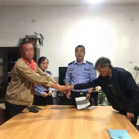 长治两村民因耕地问题发生争吵并引发了肢体冲突！经过民警的调解两人终于双方店上调节