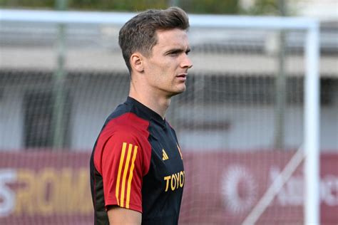 Trigoria La Roma Si Allena A Tre Giorni Dal Monza Mourinho Sorride