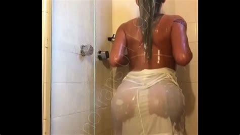 Narizinho trans dançando toda molhada no chuveiro Tranny sex videos at