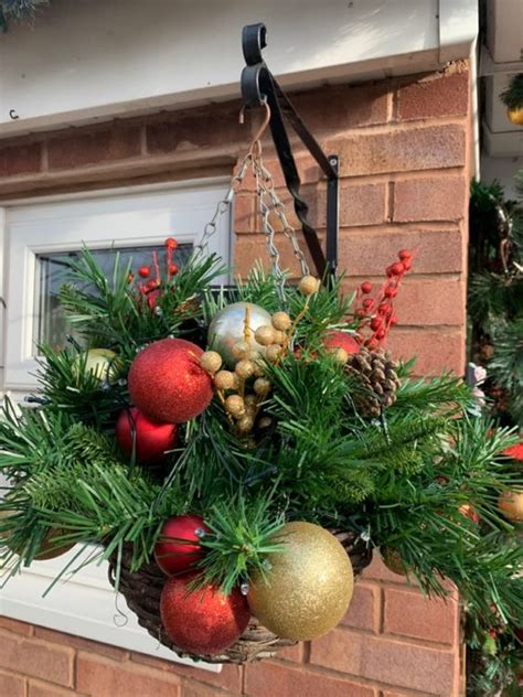 35 Awesome Diy Christmas Hanging Basket Ideas To Make Your Outdoors Look Festive Hubpages