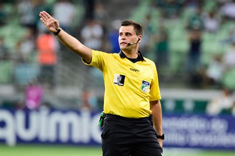 CBF divulga lista dos 10 melhores árbitros do Campeonato Brasileiro