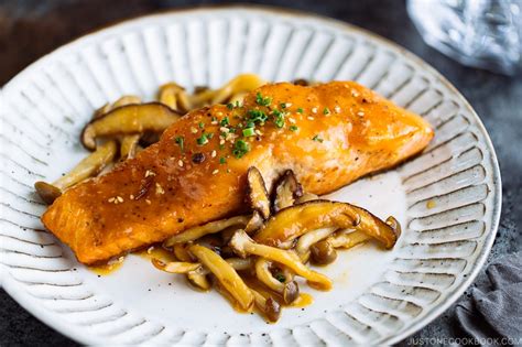 Miso Butter Salmon 味噌バターサーモン • Just One Cookbook