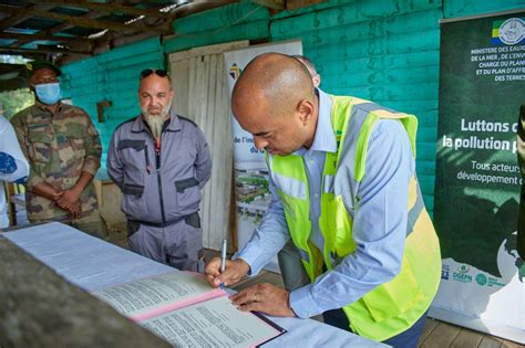 Signature D Un Accord De Coop Ration Pour La Pr Servation Des Mangroves