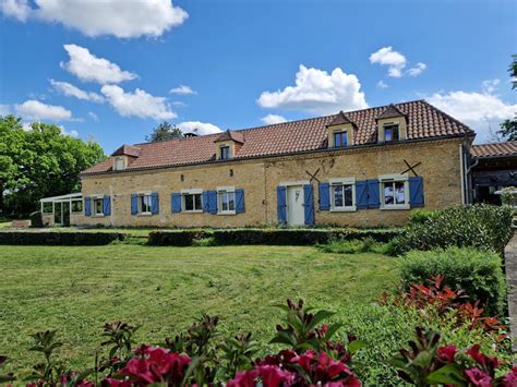 Longère en pierres restaurée sur hauteur avec vue dégagée dépendances