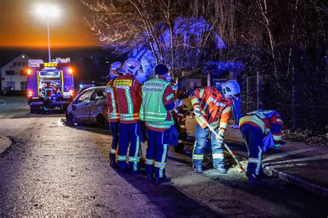 Ebersbach Unfall Mann Berf Hrt Stra Enlaterne