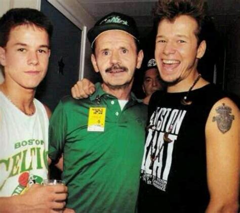 Mark Wahlberg Bio & Wiki: Net Worth, Age, Height & Weight ...