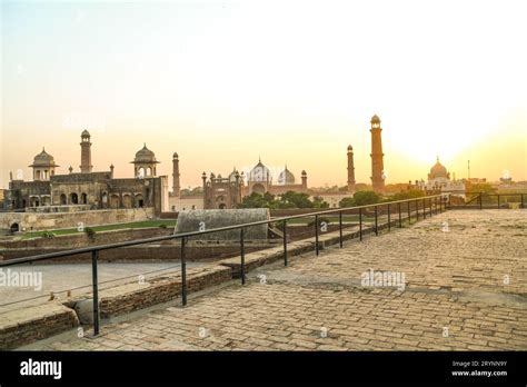 Badshahi Mosque, Lahore, Pakistan Stock Photo - Alamy