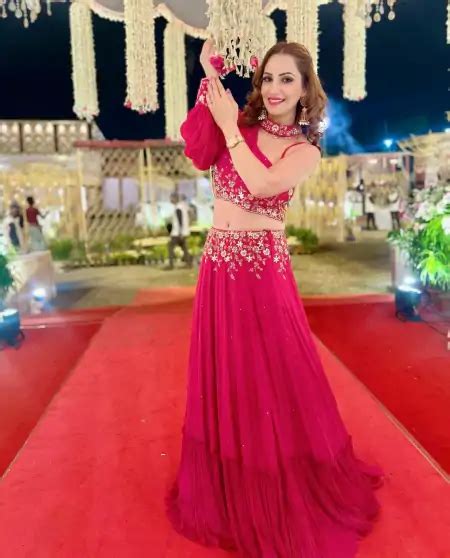 Piya Sharma Looking So Hot In Lehnga See Photos