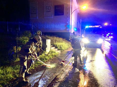 Nach Heftigem Unwetter Starkregen Viele Feuerwehreins Tze Im