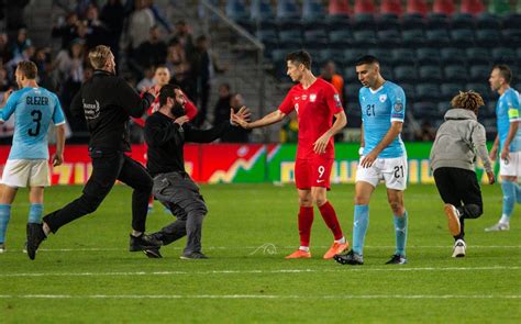 Eliminacje Euro 2020 Izrael Polska Kibic wtargnął na boisko Mówi