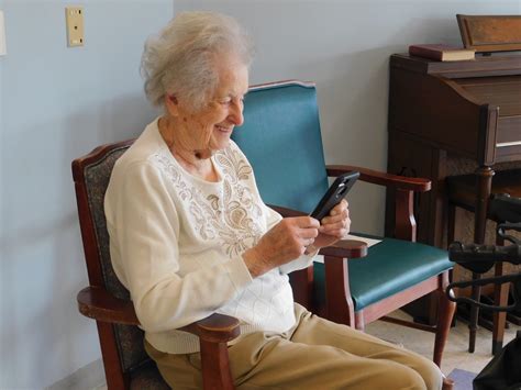 Staying Connected with Elderly Family Members