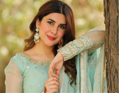 Kubra Khan Biography Age Pics Drama Instagram