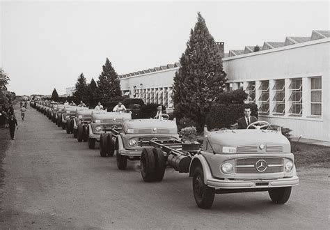 Mercedes Benz Camiones Y Buses Celebr A Os De Producci N En El Pa S