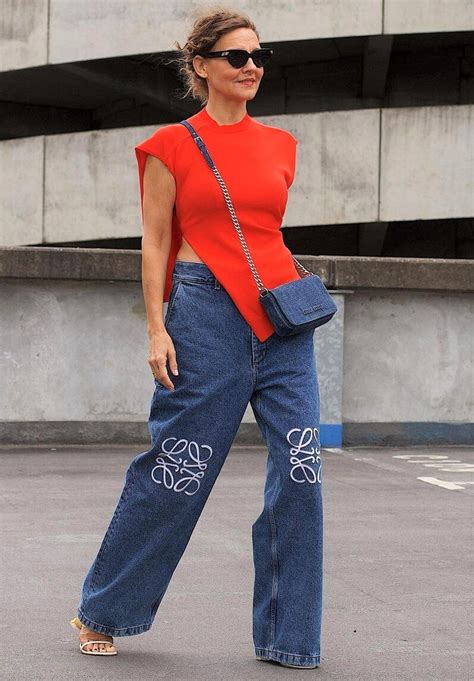 Как и с чем носить широкие джинсы если вам давно за 50 | СильнаЯ и ...