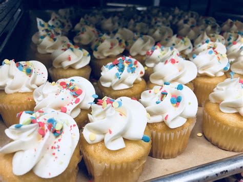 BAKERY — THE MARKET at Edgewood