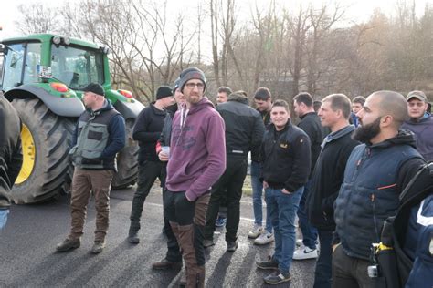 Photos La Col Re Des Agriculteurs En Images Blocage Des Autoroutes