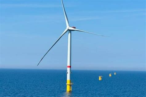 First Turbine Stands Tall At Iberdrolas 476mw Offshore Wind Farm