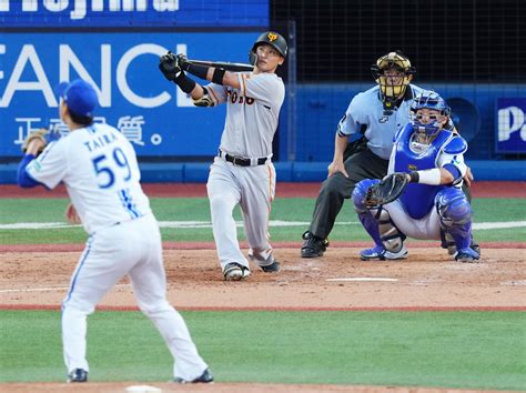 【巨人】吉川尚輝が5戦4発となる6号先制2ラン Dena平良から24イニングぶり得点 プロ野球写真ニュース 日刊スポーツ