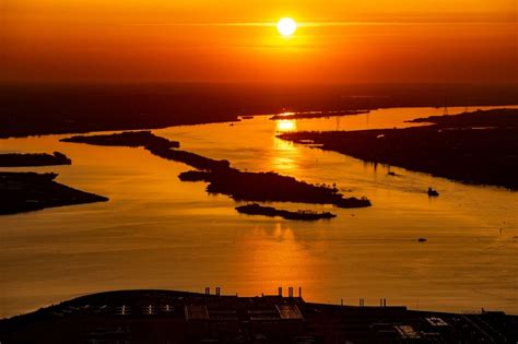 Hamburg Von Oben Sonnen Untergang Ber Der Landschaft Des Mit