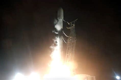 SpaceX Falcon 9 rocket ties 19 flight-record with launch from ...