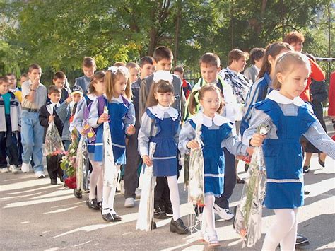 Anul şcolar Viitor La Fel De Lung Ca Precedentul Vertical