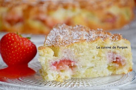 Gâteau moelleux à la rhubarbe et fraises et aux blancs d oeufs