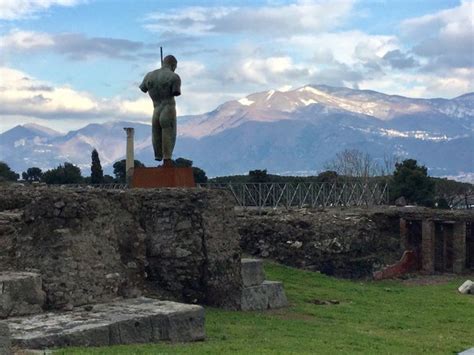 Who built the amphitheatre in Pompeii? - Quora