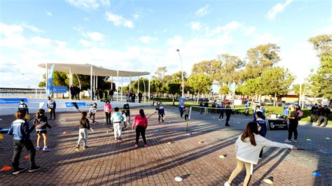 El Ies La Orden Realiza Una Exhibici N De B Dminton En El Paseo De La R A