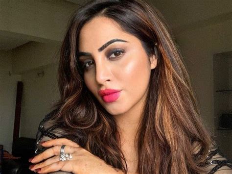 Arshi Khan Bigg Boss 14 Bigg Boss Arshi Khan Gets Trolled For Flaunting Hot Moves In Thigh