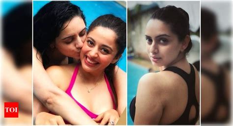 Shruti Marathe Ups The Heat With Her Bikini Look See Pictures The Times Of India