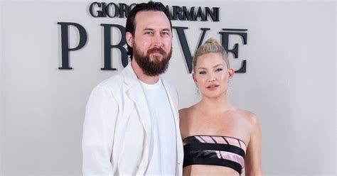 Kate Hudson S Toned Abs Steal The Show At Giorgio Armani Priv Pfw Show