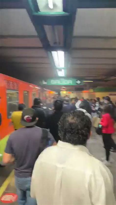 📹 Desalojan A Pasajeros Del Convoy Del Metro De La Cdmx En La