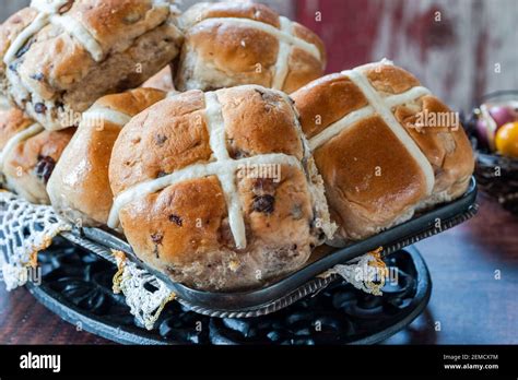 Hot Cross Buns Traditional Easter Food Stock Photo Alamy