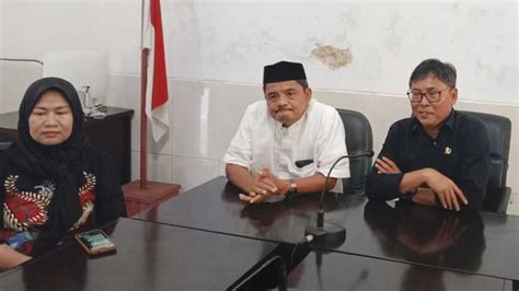 Sudah Dapat Sp3 Guru Yang Dipecat Karena Kritik Ridwan Kamil Harus