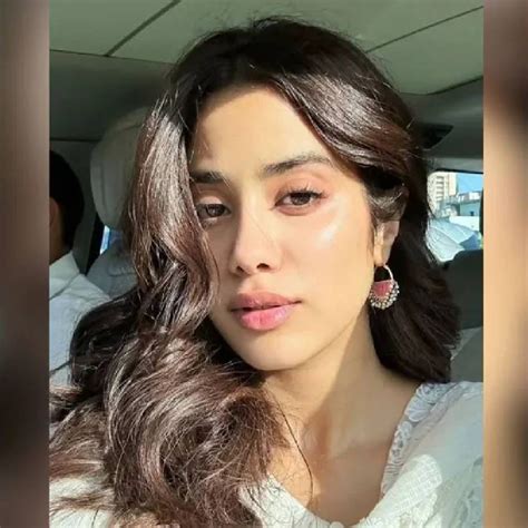 Janhvi Kapoor जान्हवी कपूरचे मेकअप शिवाय फोटोशूट पाहा खास फोटो Marathi News Janhvi