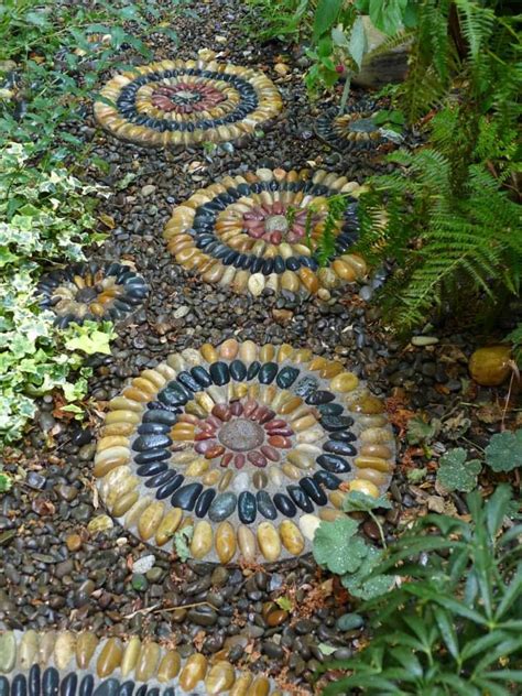 1082 best images about Mosaic & Garden Art on Pinterest | Mosaics, Bird baths and Pathways