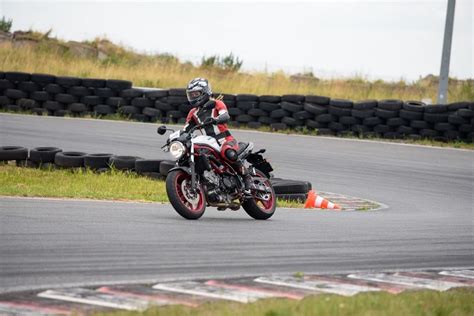 Suzuki Moto Szko A Czego Mo Na Si Nauczy Na Torowym Szkoleniu