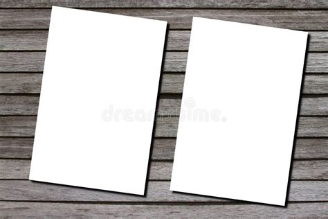 Papier Deux Mockup Vierge Blanc Feuille Modèle A4 En Fond De Planche En