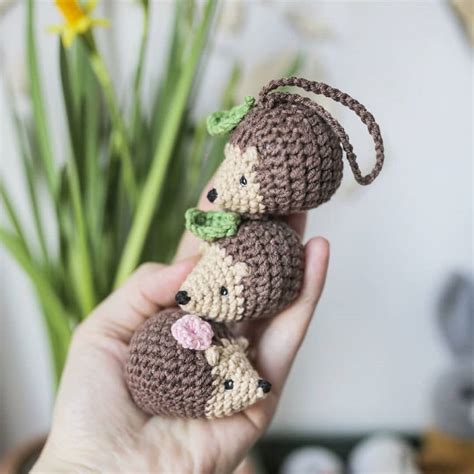 Mini hedgehog free crochet pattern | Amigurumi Space