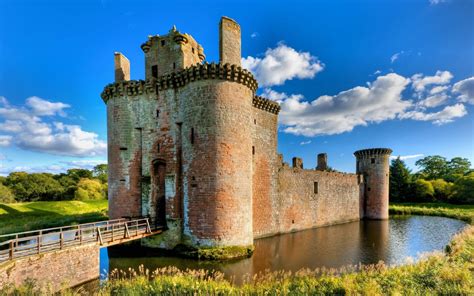 Caerlaverock Castle Full Hd Wallpaper And Background Image X