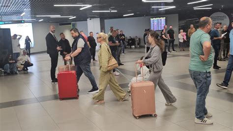 Nata A Bekvalac Sa Erkom Napravila Spektakl Na Aerodromu Ovo Se Ne