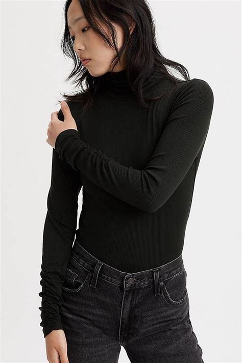 15 Best Black Turtlenecks For Women 2024