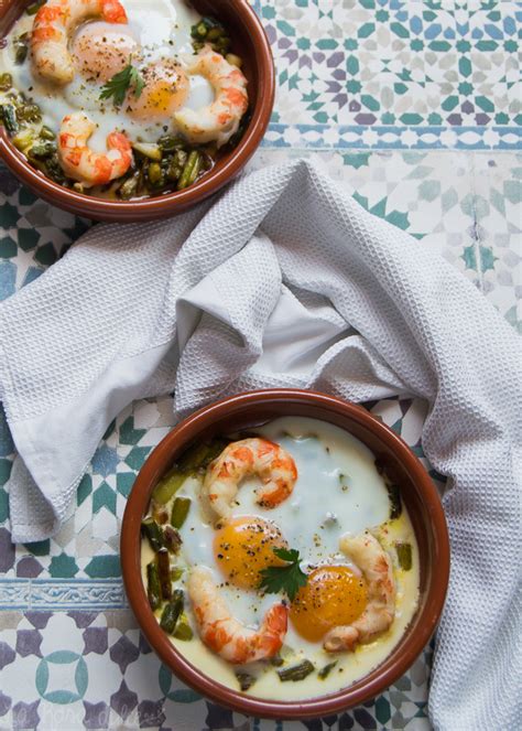 Huevos Con Gambones Y Revuelto De Ajos Tiernos Y Esp Rragos La Rosa Dulce