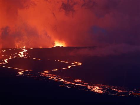 Worlds largest volcano erupts