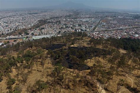 Hallan posibles restos prehispánicos en cerro de Amalucan Poblanerías