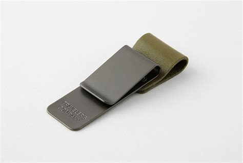 TRAVELER’S notebook 016 Pen Holder (M) Olive - Lamune Shop