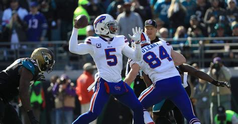 Tyrod Taylor injury update: QB leaves Bills’ game vs. Jaguars after hit ...
