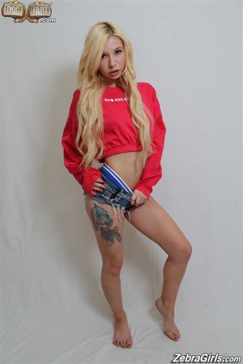 Kenzie Reeves Interracial Lesbian Threesome For Zebra Girls My