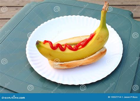 Bananenhund Mit Ketschup Stockfoto Bild Von Kulinarisch