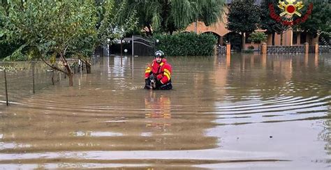 En Images Litalie Sous Les Eaux Apr S De Fortes Pluies Un Mort Et De